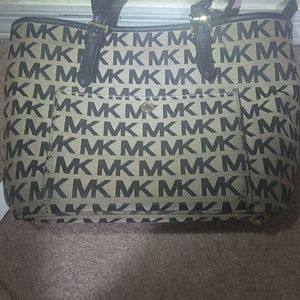 Micheal Kors Jet Set Logo Bag